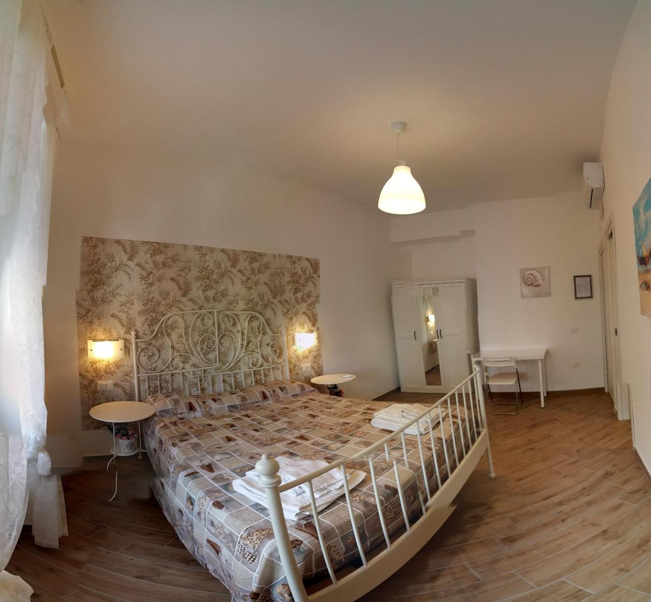 B & B Civico 6 Rooms Салерно Екстериор снимка