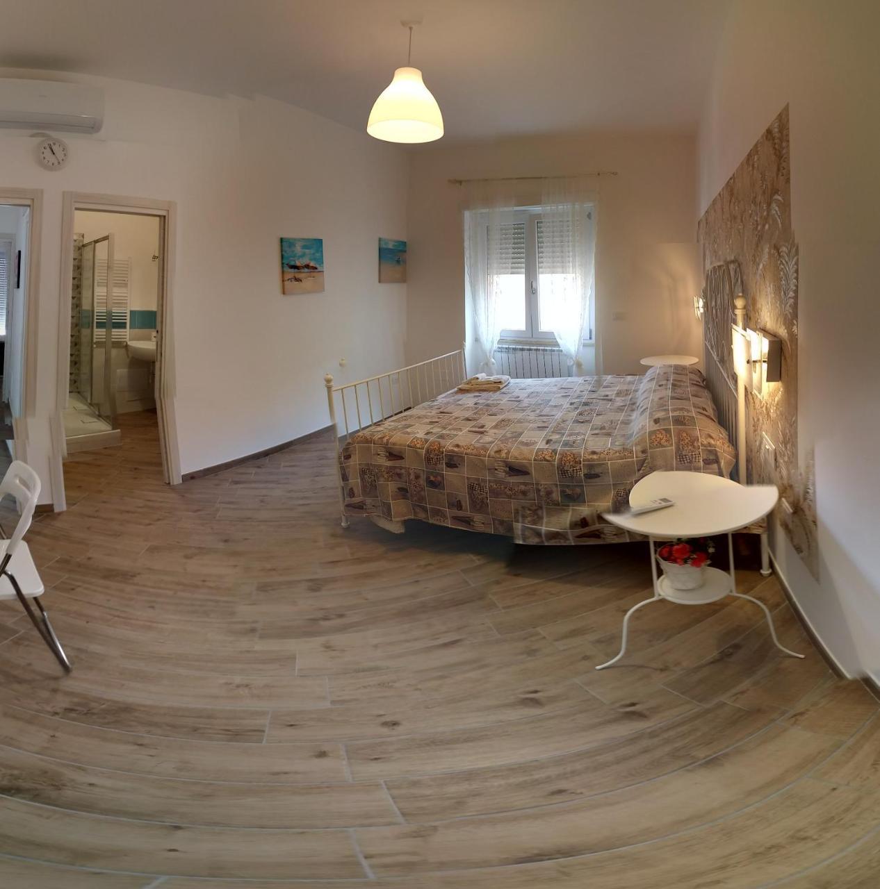 B & B Civico 6 Rooms Салерно Екстериор снимка